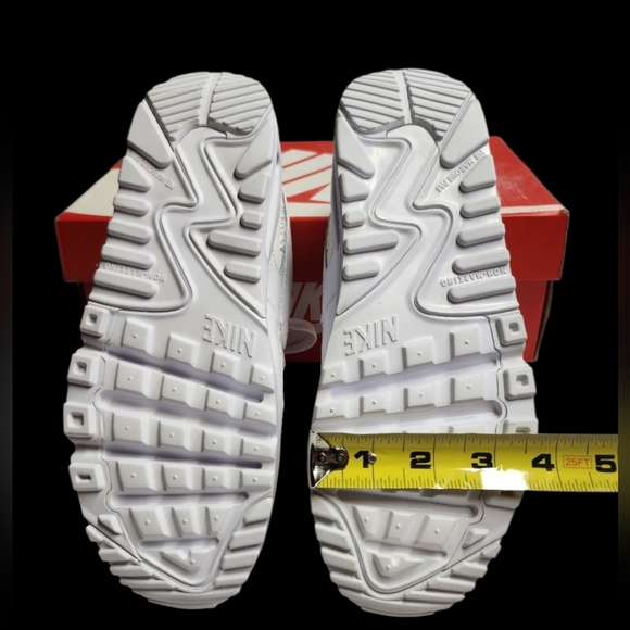 Boys Youth Nike Air Max 90 Leather (GS) Triple White Size 5.5Y - Picture 9 of 13